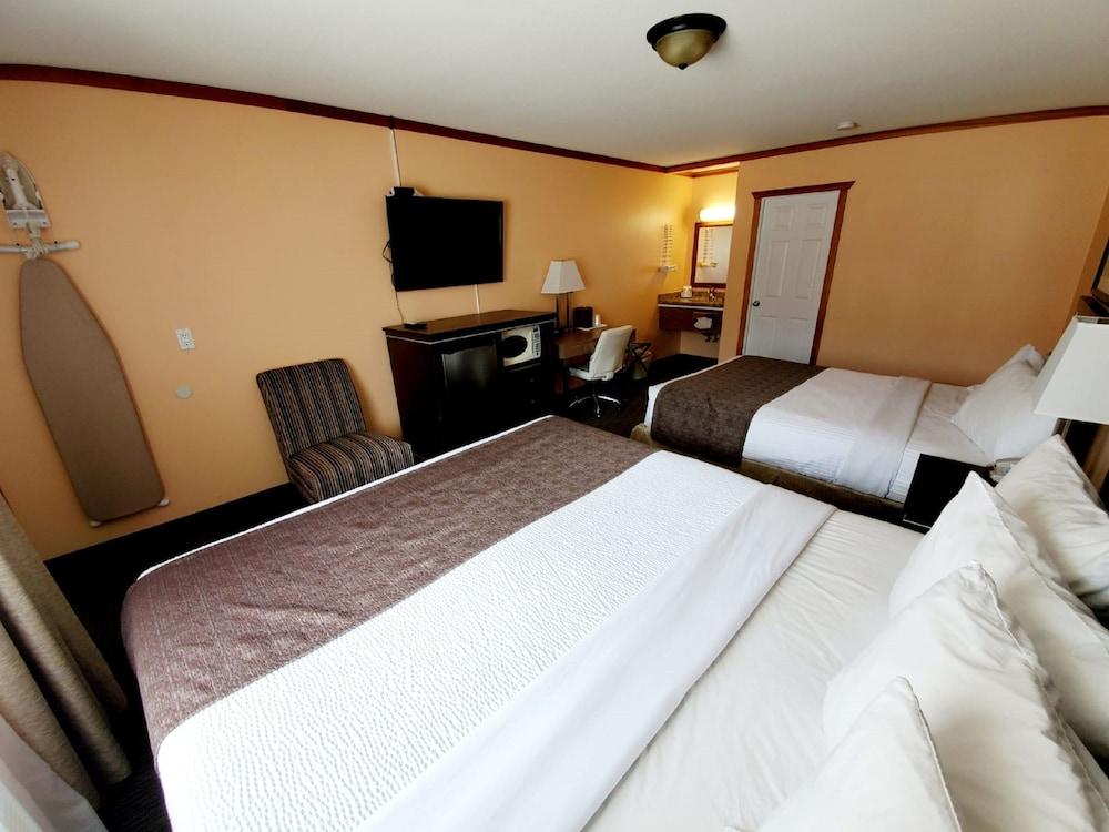 Travelodge By Wyndham Golden Sportsman Lodge Exterior photo